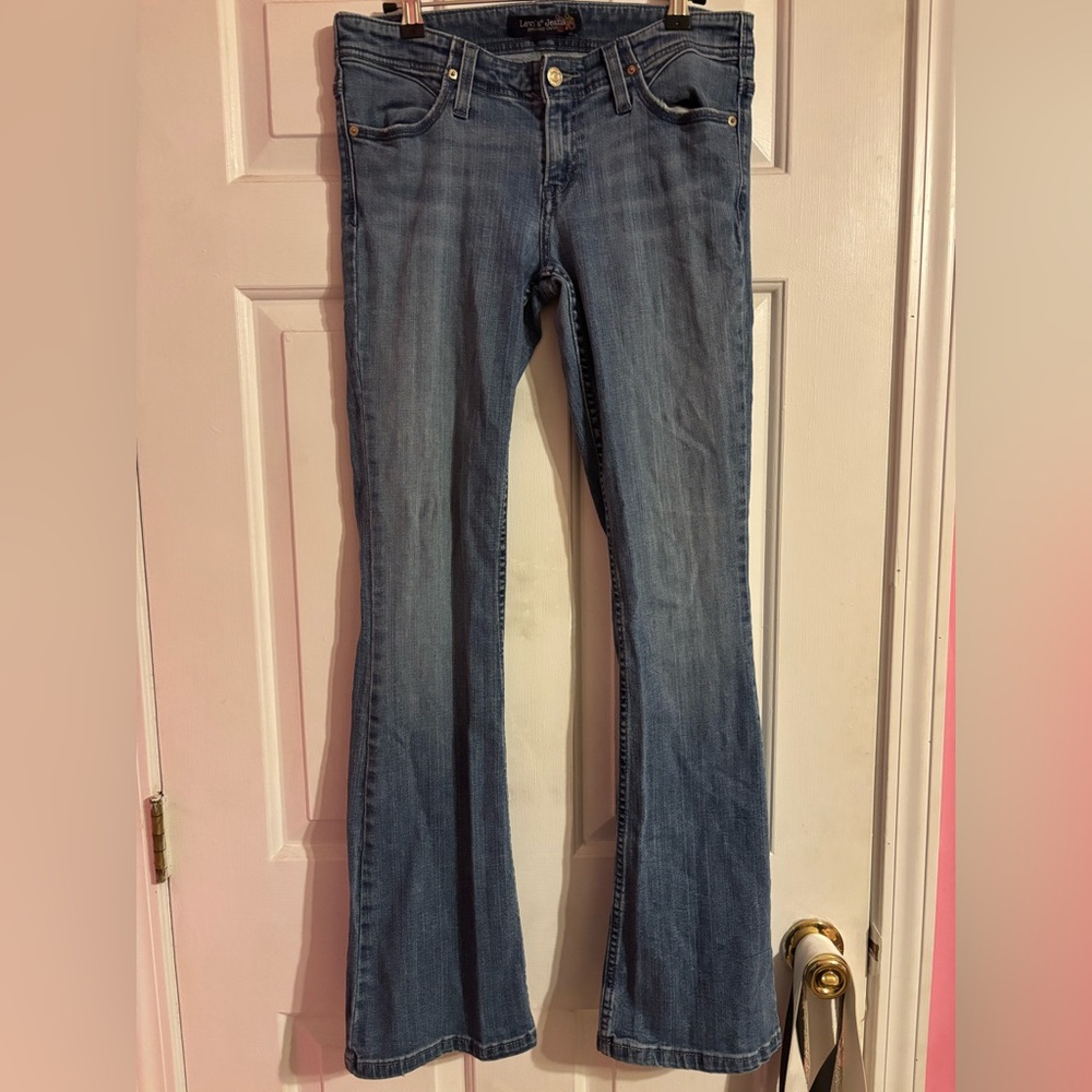 Vintage Levi's Women's Flare Jeans in Classic Blue
